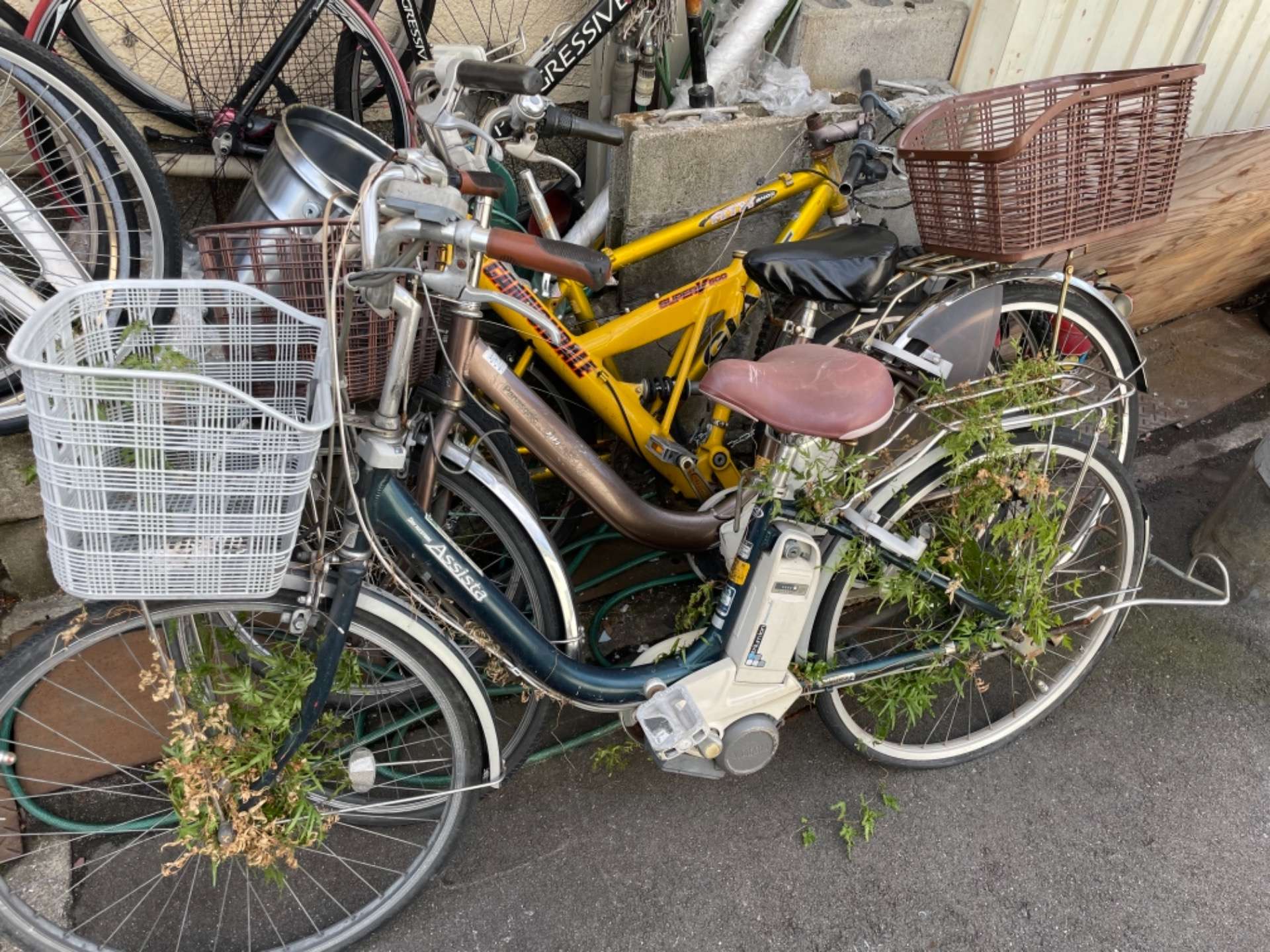 大阪大東市にてマンションの放置自転車の不用品回収を行いました｜旭屋